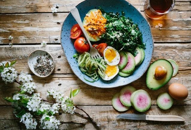 A delicious looking veggie bowl, complete with a hard-boiled egg, makes a terrific low carb snack or lunch.